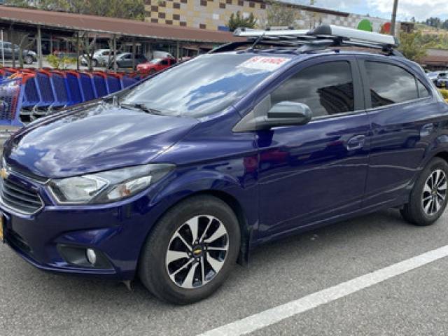 Chevrolet Onix 1.4 Ltz 4 p 2018 53.600 kilómetros azul Suba