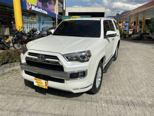 Toyota 4Runner 4.0 Limited 4x4 At Camioneta 12.943 kilómetros 4x4 Medellín