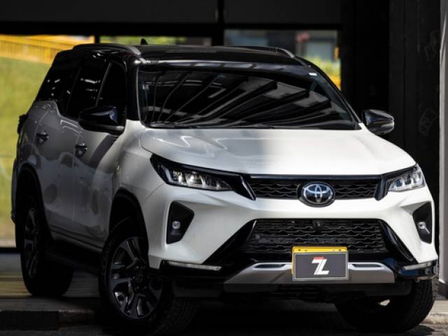 Toyota Fortuner srx 2.8 2022 dirección hidráulica 4x4 Medellín