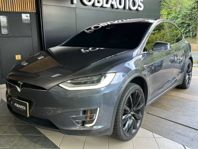 Tesla Model X Long Range Plus Sedán plateado Medellín