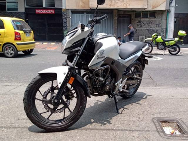 Honda CB160F DLX usado gasolina 30.800 kilómetros Medellín