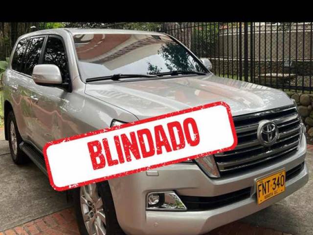 Toyota LC200 IMPERIAL BLINDADA 2019 plateado dirección hidráulica $450.000.000